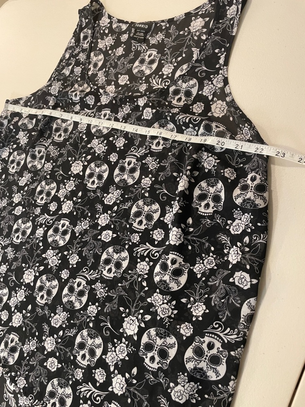 torrid Black & White Sugar Skull high Low Tank - Picture 7 of 10